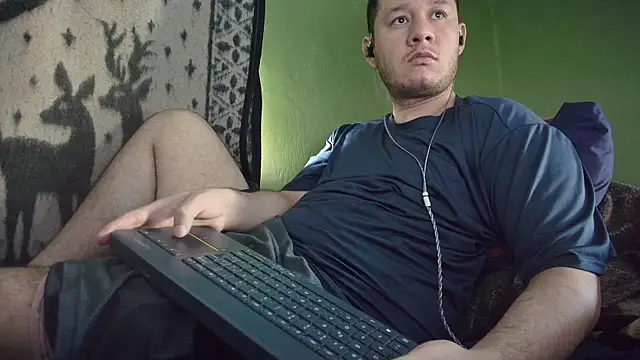 Snapshot of sweet_cock28 chatting on May 2026 02:06:02 PM sweet cock28 online show from May 2026 02:06:02 PM