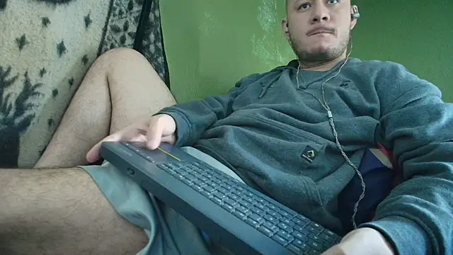 Snapshot of sweet_cock28 chatting on October 2025 03:24:02 PM sweet cock28 online show from October 2025 03:24:02 PM