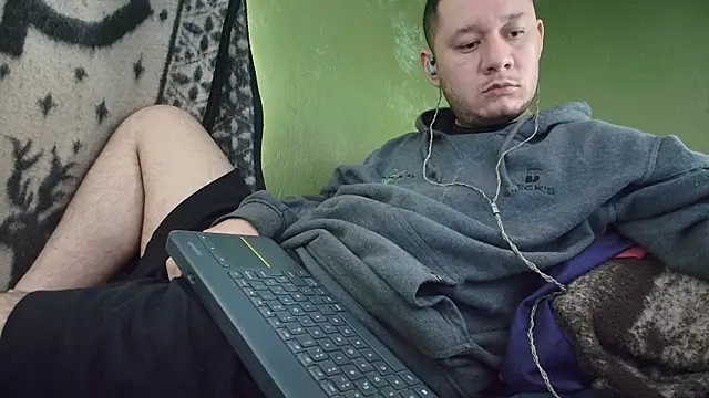 Snapshot of sweet_cock28 chatting on October 2025 03:45:02 PM sweet cock28 online show from October 2025 03:45:02 PM
