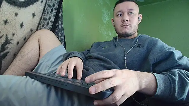 Snapshot of sweet_cock28 chatting on October 2025 04:21:01 PM sweet cock28 online show from October 2025 04:21:01 PM