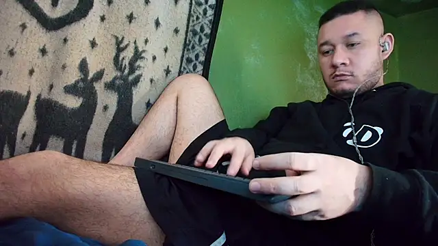 Snapshot of sweet_cock28 chatting on March 2025 04:17:02 PM sweet cock28 online show from March 2025 04:17:02 PM