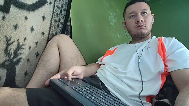Snapshot of sweet_cock28 chatting on September 2025 03:45:02 PM sweet cock28 online show from September 2025 03:45:02 PM