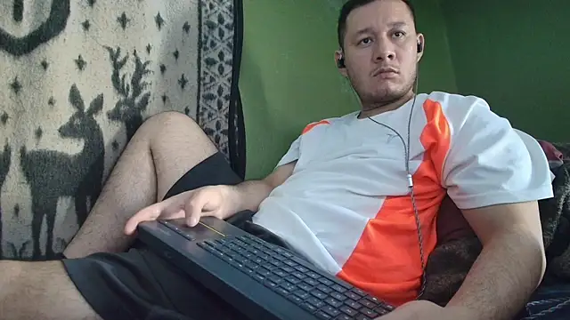 Snapshot of sweet_cock28 chatting on May 2026 03:32:02 PM sweet cock28 online show from May 2026 03:32:02 PM