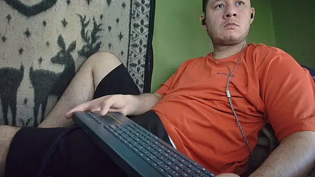 Snapshot of sweet_cock28 chatting on May 2026 03:18:02 PM sweet cock28 online show from May 2026 03:18:02 PM