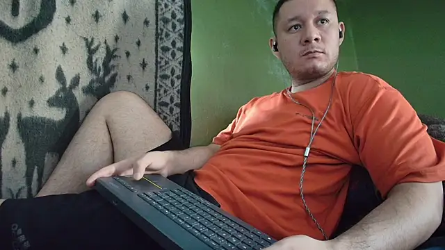 Snapshot of sweet_cock28 chatting on May 2026 03:27:02 PM sweet cock28 online show from May 2026 03:27:02 PM