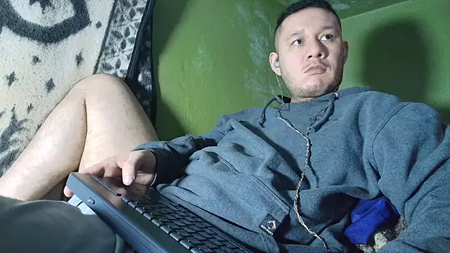Snapshot of sweet_cock28 chatting on October 2025 03:40:02 AM sweet cock28 online show from October 2025 03:40:02 AM