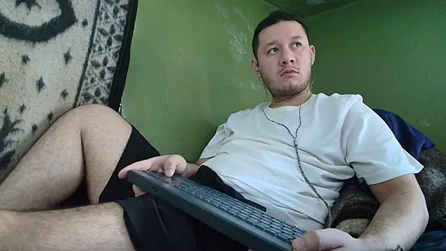 Snapshot of sweet_cock28 chatting on September 2025 03:40:02 PM sweet cock28 online show from September 2025 03:40:02 PM