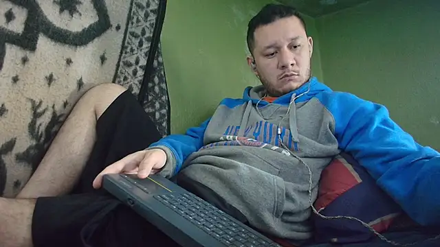 Snapshot of sweet_cock28 chatting on September 2025 03:27:01 PM sweet cock28 online show from September 2025 03:27:01 PM