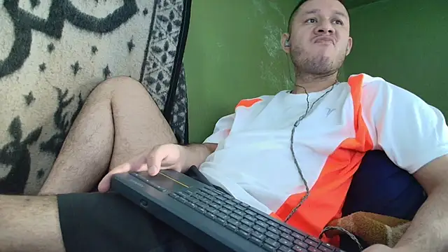 Snapshot of sweet_cock28 chatting on September 2025 03:11:01 PM sweet cock28 online show from September 2025 03:11:01 PM