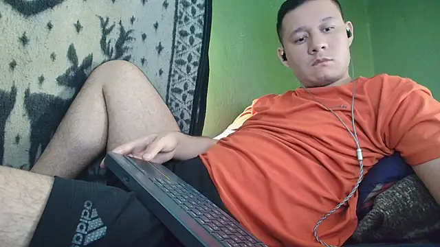 Snapshot of sweet_cock28 chatting on May 2026 04:04:02 PM sweet cock28 online show from May 2026 04:04:02 PM
