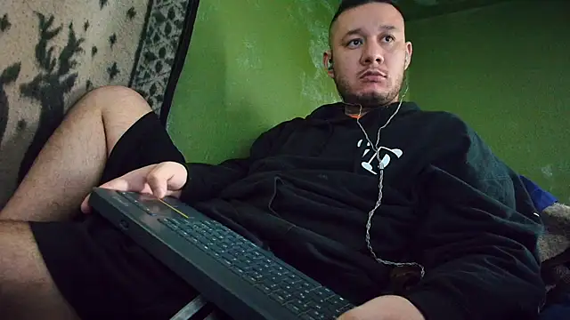 Snapshot of sweet_cock28 chatting on March 2025 03:39:01 PM sweet cock28 online show from March 2025 03:39:01 PM