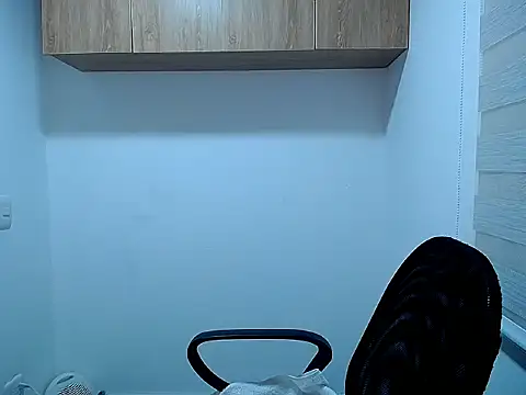 Danna Ross  online show from November 2025 06:52:01 AM