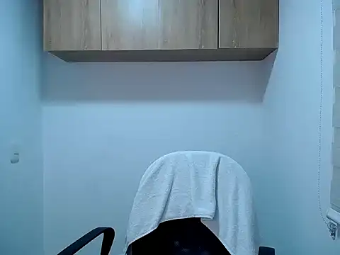 Danna Ross  online show from November 2025 04:38:01 AM