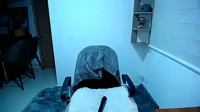 Danna Ross  online show from September 2025 12:20:02 AM