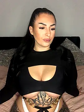 Mia-Bremer online show from December 2025 11:34:02 AM