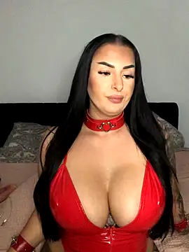 Mia-Bremer online show from November 2025 12:08:01 PM