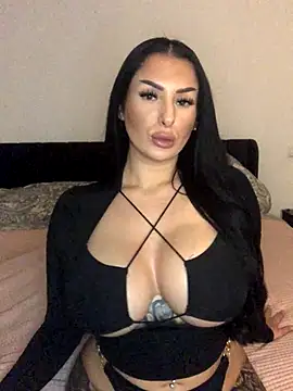 Mia-Bremer online show from November 2025 04:06:02 PM