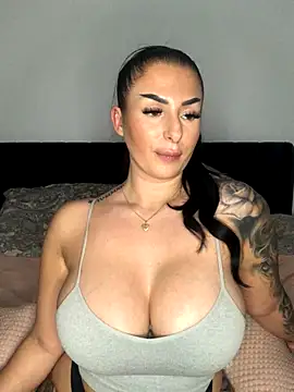 Mia-Bremer online show from December 2025 08:12:02 PM