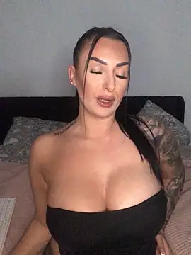 Mia-Bremer online show from November 2025 09:57:02 AM