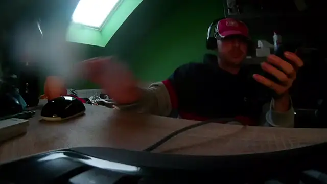 Snapshot of capoloveu chatting on November 2025 03:22:02 PM capoloveu online show from November 2025 03:22:02 PM