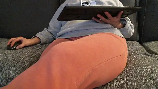 mysteriouscouple001 online show from April 2026 09:54:01 PM