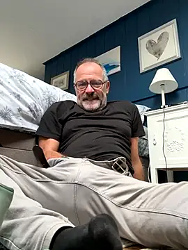 DaddybearVLC online show from November 2025 11:15:02 AM