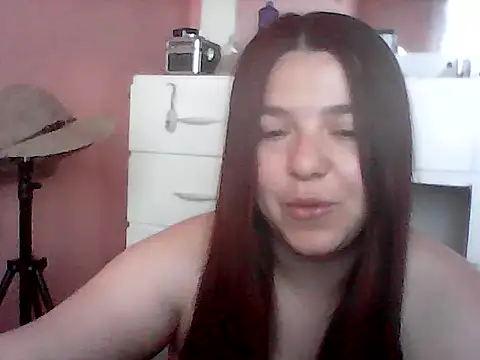 Snapshot of Oxitocina2000 chatting on November 2025 08:01:01 PM Oxitocina2000 online show from November 2025 08:01:01 PM