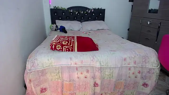 pinky violeta online show from October 2025 12:11:01 AM