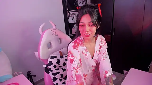 amber yull online show from November 2025 04:11:01 PM