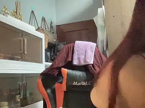 UrLove Marga online show from November 2025 10:36:02 PM