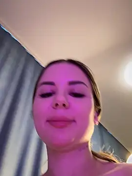 Snapshot of Alina_Vibe_Me chatting on February 2025 11:37:02 PM Alina Vibe Me online show from February 2025 11:37:02 PM