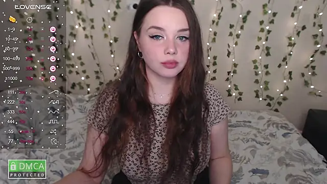 Snapshot of aliice_cutie chatting on February 2025 07:27:02 PM aliice cutie online show from February 2025 07:27:02 PM