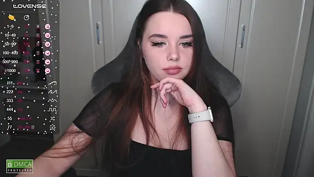 Snapshot of aliice_cutie chatting on December 2024 07:29:02 PM aliice cutie online show from December 2024 07:29:02 PM