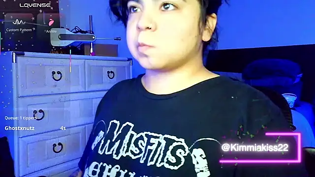 kimmiakiss22 online show from December 2025 01:22:01 AM