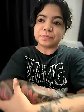 kimmiakiss22 online show from November 2025 10:43:01 PM