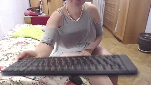 Snapshot of zarinafonliberman chatting on October 2025 06:04:01 AM zarinafonliberman online show from October 2025 06:04:01 AM