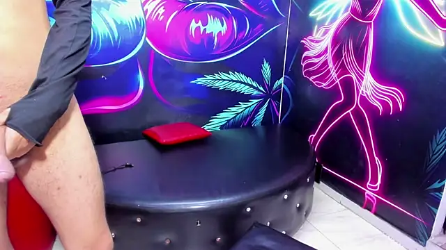 hot-threesome online show from June 2026 11:26:01 AM