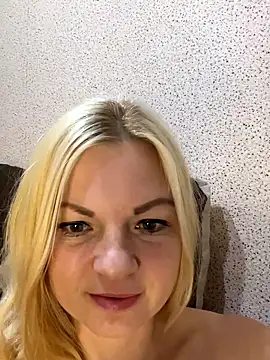 Snapshot of Julia_beauty chatting on November 2025 09:31:01 PM Julia beauty online show from November 2025 09:31:01 PM