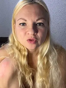 Snapshot of Julia_beauty chatting on October 2025 09:17:02 PM Julia beauty online show from October 2025 09:17:02 PM