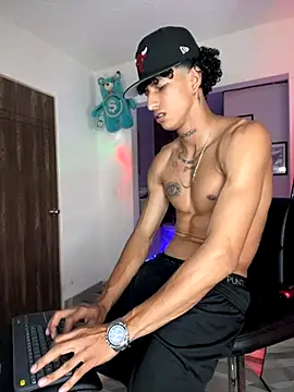 Snapshot of mike_casseano chatting on September 2025 10:37:02 PM mike casseano online show from September 2025 10:37:02 PM