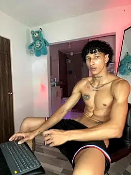 Snapshot of mike_casseano chatting on September 2025 02:56:01 AM mike casseano online show from September 2025 02:56:01 AM