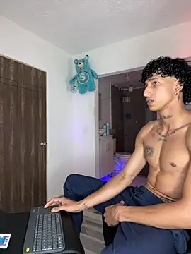 Snapshot of mike_casseano chatting on September 2025 09:04:02 PM mike casseano online show from September 2025 09:04:02 PM