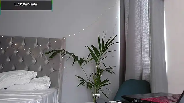 mini kunis online show from December 2025 04:05:02 PM