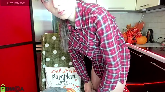 Snapshot of TayanaJons chatting on November 2025 07:57:02 AM TayanaJons online show from November 2025 07:57:02 AM