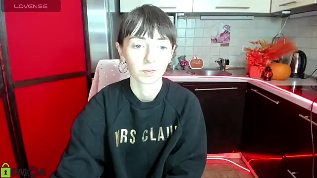 Snapshot of TayanaJons chatting on December 2025 07:53:02 AM TayanaJons online show from December 2025 07:53:02 AM