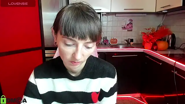 Snapshot of TayanaJons chatting on November 2025 07:52:02 AM TayanaJons online show from November 2025 07:52:02 AM