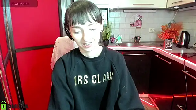 Snapshot of TayanaJons chatting on December 2025 08:02:01 AM TayanaJons online show from December 2025 08:02:01 AM