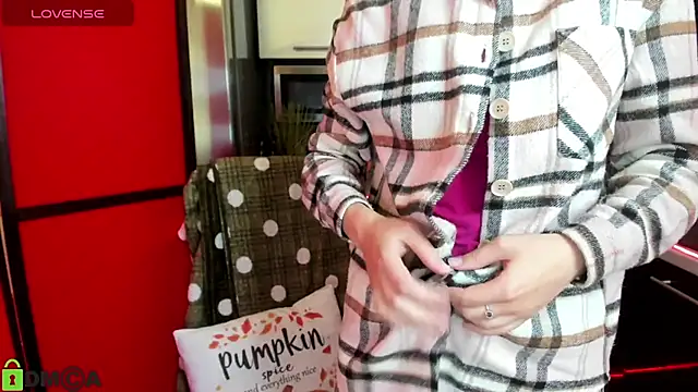 Snapshot of TayanaJons chatting on November 2025 07:56:02 AM TayanaJons online show from November 2025 07:56:02 AM