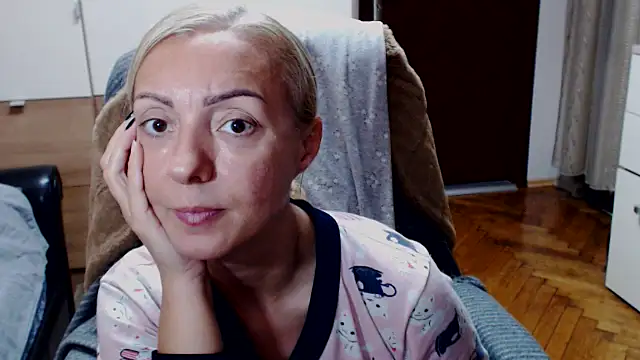 Leona-Exotic online show from November 2025 11:57:02 AM