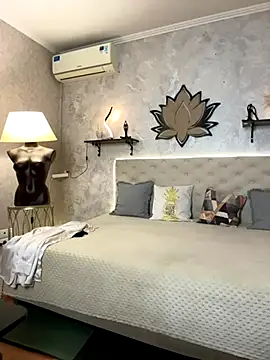 StripBianka online show from November 2025 10:27:02 AM